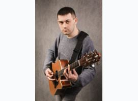 Поющий гитарист Боровицкая